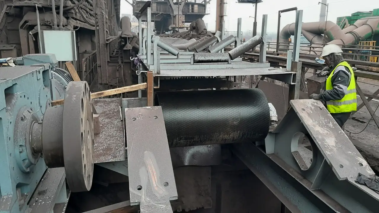 Válec dopravníkového pásu po výměně, Liberty Ostrava
