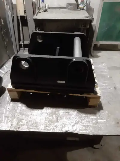 Vyrobený adaptér stavebního stroje na paletě