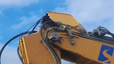 Rameno rypadla rozebrané k opravě, SMOLO Recycling