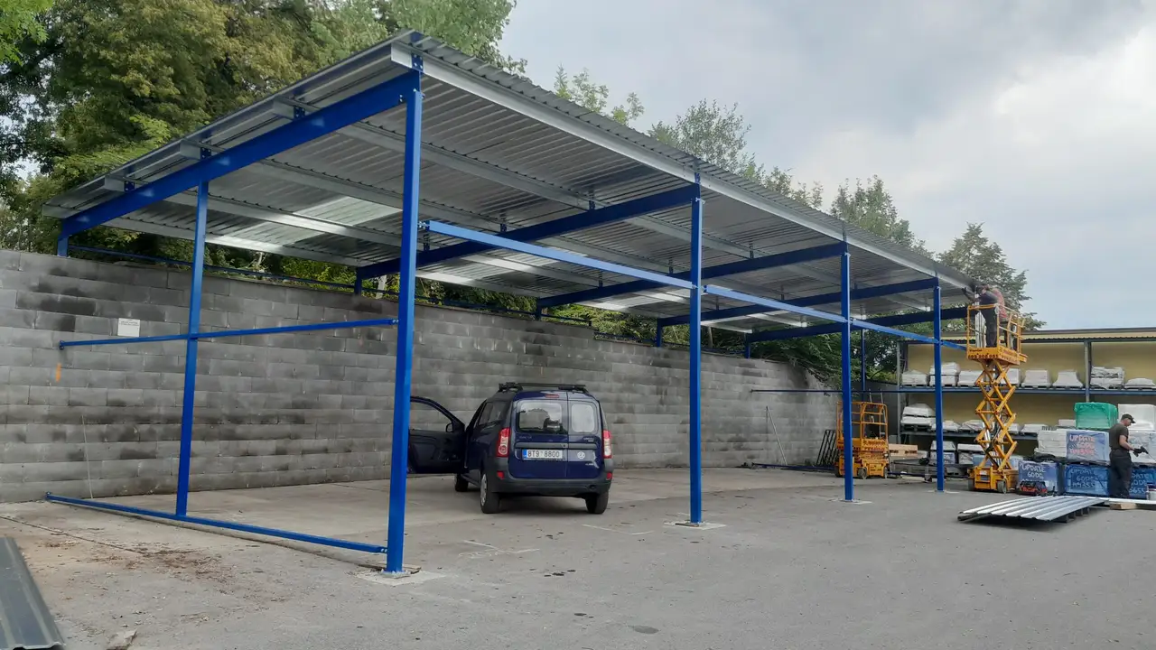 Modrý přístřešek pro stání vozidel, STASPO